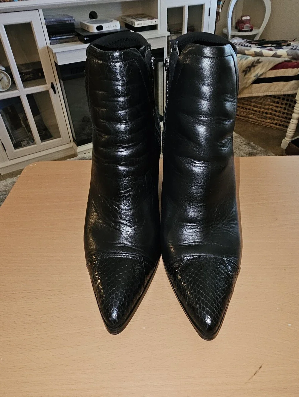 DONALD J. PLINER 'Vaughn' Gorgeous Pointed Toe Ankle Boots Black 7.5M Pre-owned